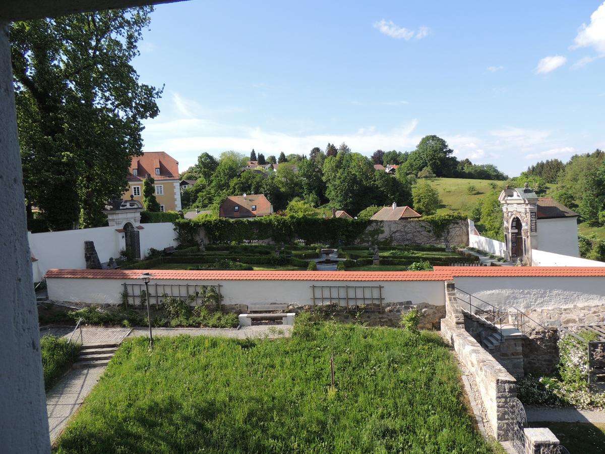Gaestehaus Maelzerei Auf Schloss Neuburg Am Inn Exterior photo